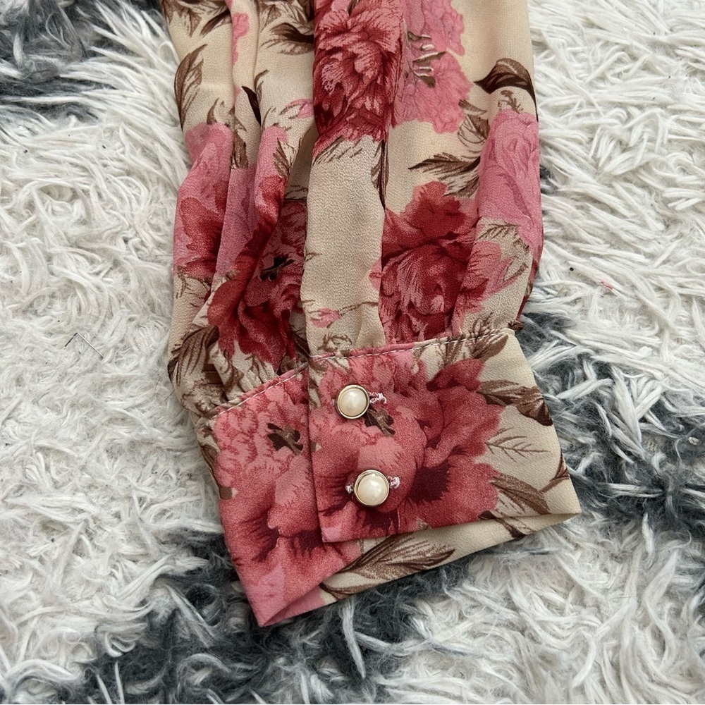 Floral Ruffle Blouse - Picture 5 of 7